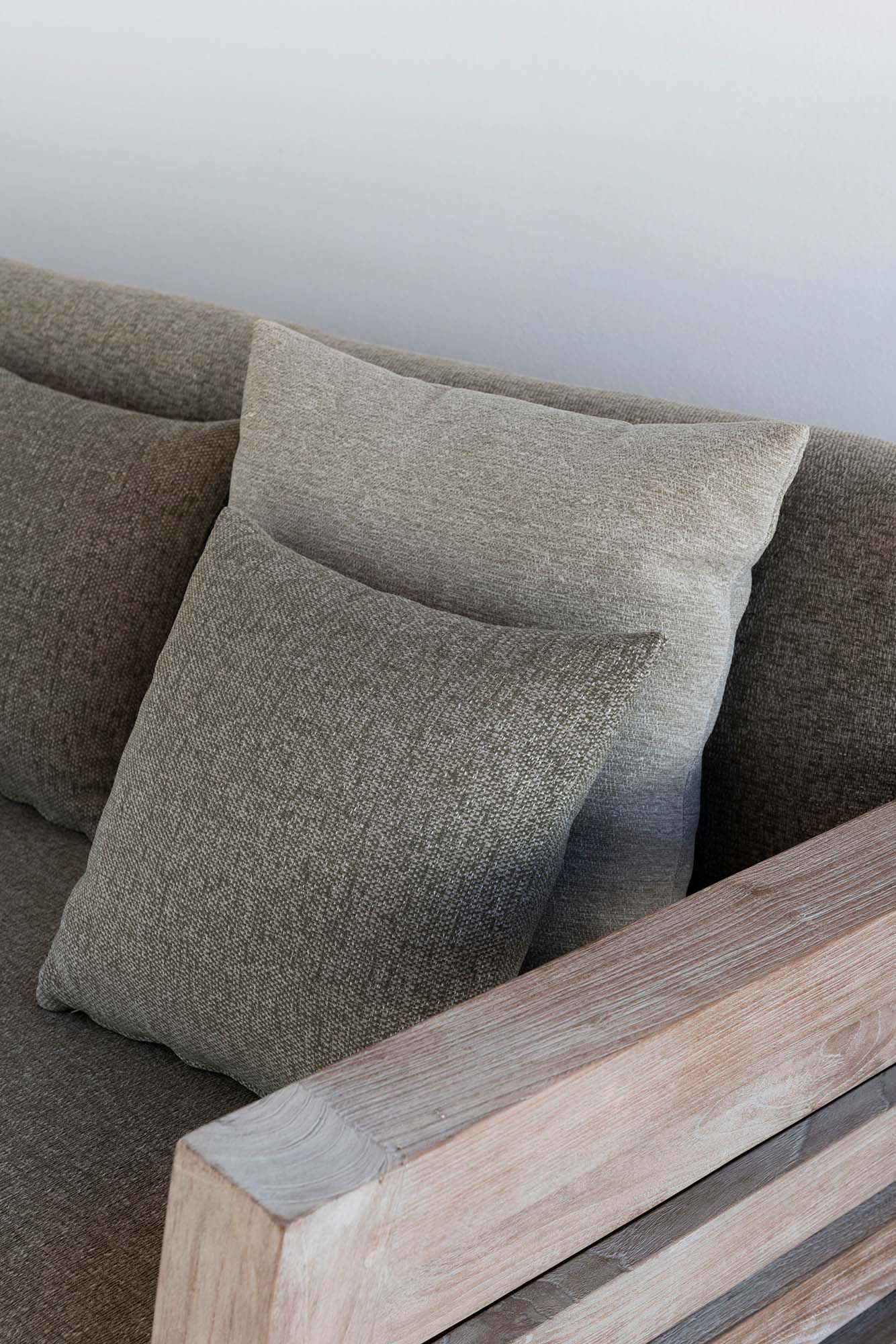ONDER_SFEERBEELD_OUTDOOR-Gommaire-outdoor-fabric-accessories-deco_cushion_40x40-G155-Antwerp